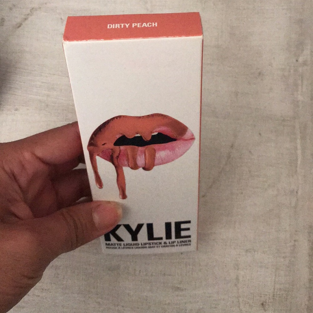 Kylie cosmetic lipstick kit